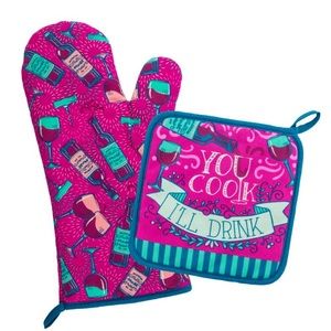 KARMA LIVING 2 Piece 'You Cook, I'll Drink' Oven Mitt & Pot Holder Set NWT